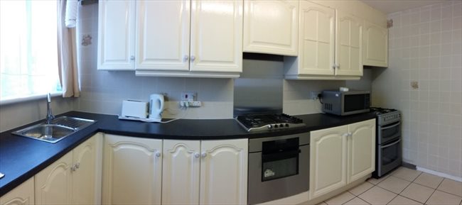 Room to rent in Preston - LARGE ROOM WEMBLEY CENTRAL NEAR TUBE - Image 3