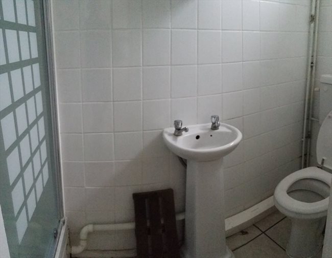 Room to rent in Preston - LARGE ROOM WEMBLEY CENTRAL NEAR TUBE - Image 5