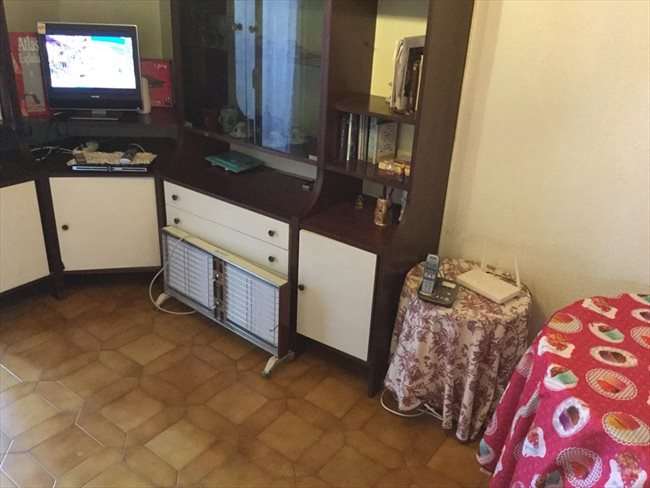 Piso Compartido en Tetuán - habitacion grande luminosa solo chica estudiante--cerca UNIVERCIDADES-MADRID | EasyPiso - Image 3