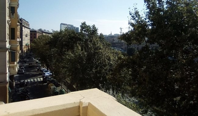 Stanze e Posti Letto in Affitto - Genova - Stanza Luminosa con Balcone a 300 euro | EasyStanza - Image 1
