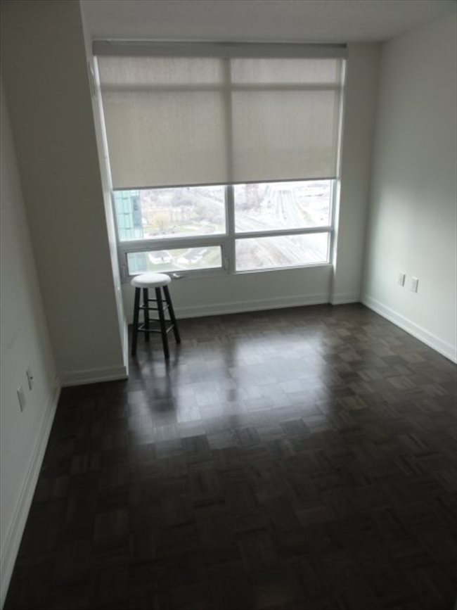 Room for rent in Canada - Bathurst&Front Private Room $900 Shared Room $550 - Image 1