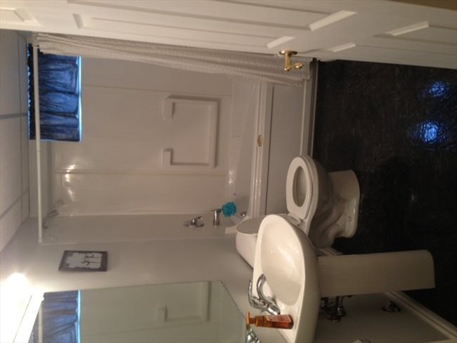 Room for rent in Saskatoon - bed room and private bath available - Image 2