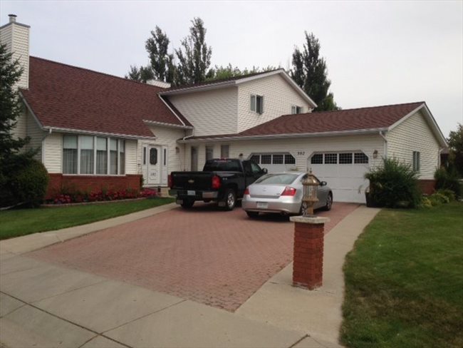 Room for rent in Saskatoon - bed room and private bath available - Image 7