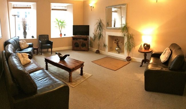 Room to rent in Dumfries - 2 rooms in town centre, considerate housemates - Image 1