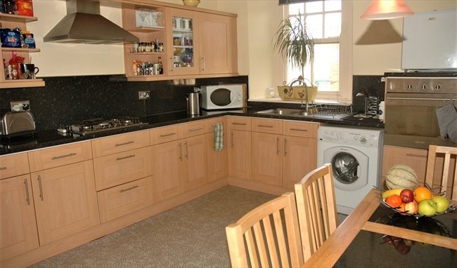Room to rent in Dumfries - 2 rooms in town centre, considerate housemates - Image 5
