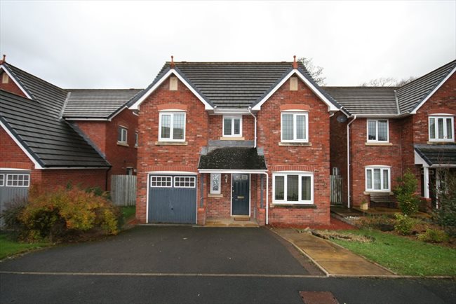 Room to rent in Whitehaven - Large Furnished En-suite Room In Spacious House - Bills included - Very Nice House - Image 1
