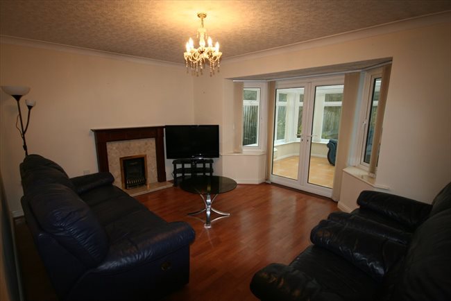 Room to rent in Whitehaven - Large Furnished En-suite Room In Spacious House - Bills included - Very Nice House - Image 2