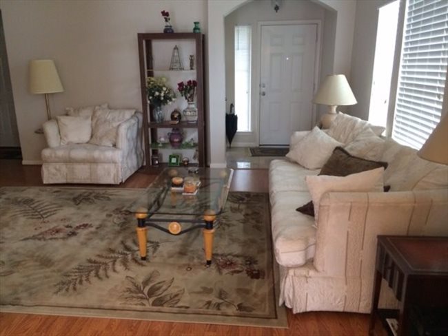 Room for rent in Mission Bend - Nice furnished bedroom in a nice 3/2/2 house in real nice area in Grand Mission/West Park tollway - Image 3