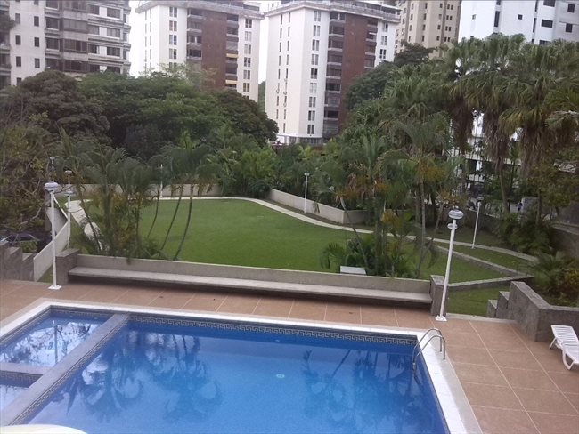 Habitacion en alquiler en Caracas - ALQUILER DE APARTAMENTO EN TERRAZAS DEL AVILA: SANTA MARIA Y METROPOLITANA | CompartoApto - Image 3
