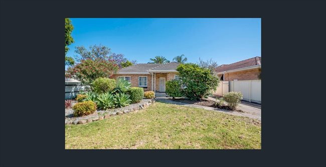 Room to rent in Lynton - student house next to repat - Image 1