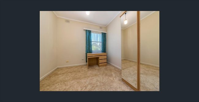 Room to rent in Lynton - student house next to repat - Image 3
