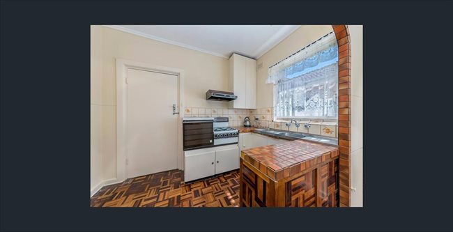Room to rent in Lynton - student house next to repat - Image 5