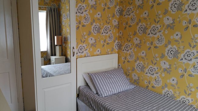 Room to rent in Dublin - Furnished bedroom - Image 1