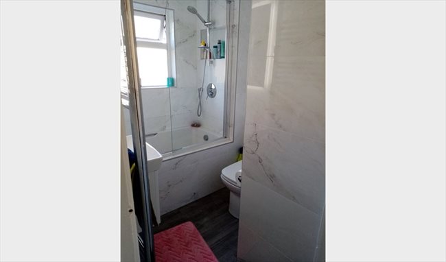 Room to rent in Dublin - Furnished bedroom - Image 8