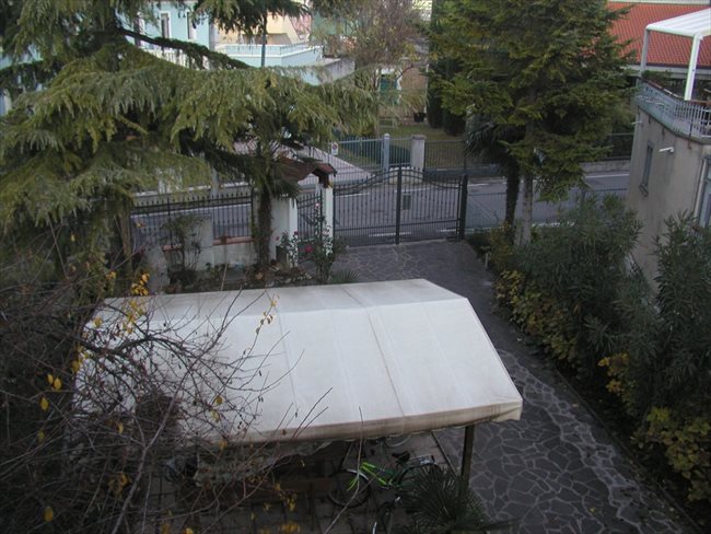 Stanze e Posti Letto in Affitto - Rimini - grande appartamento libero | EasyStanza - Image 1