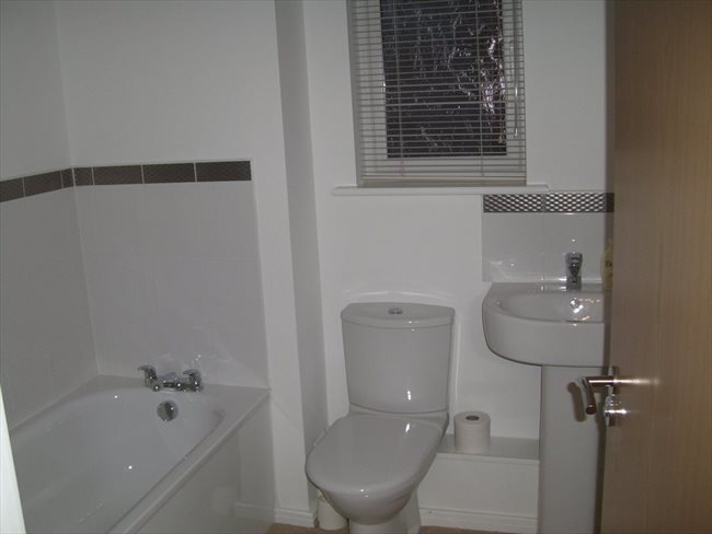 Room to rent in Stoneclough - Large double room, own bathroom, Ringley Lock,Whitefield. - Image 3