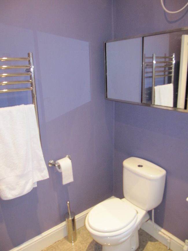 Room to rent in Rugby - Super double room (single occupancy) central Rugby - Image 4