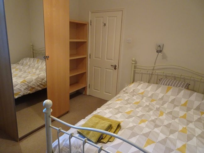 Room to rent in Rugby - Super double room (single occupancy) central Rugby - Image 6