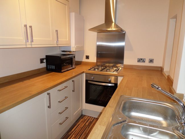 Room to rent in Lenton Abbey - DOUBLE BED AVAILABLE IN STUDENT HOUSE IN BEESTON - Image 1