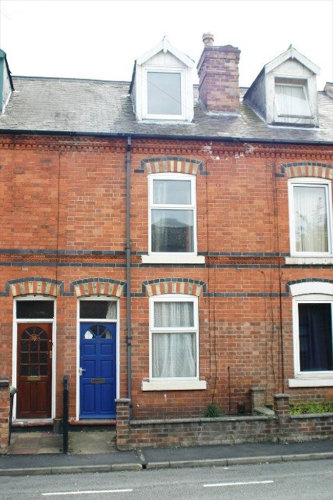 Room to rent in Lenton Abbey - DOUBLE BED AVAILABLE IN STUDENT HOUSE IN BEESTON - Image 2