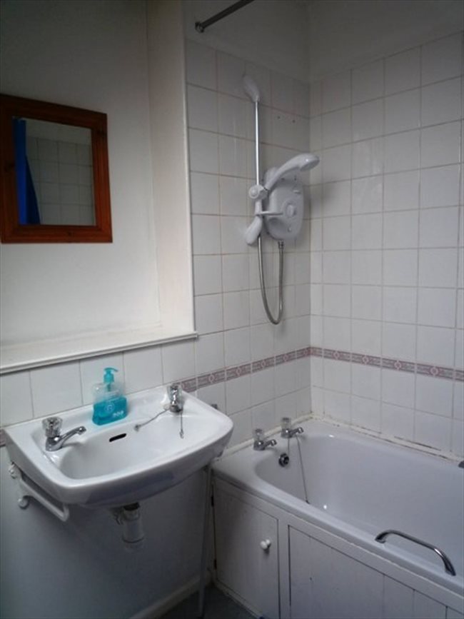 Room to rent in Lenton Abbey - DOUBLE BED AVAILABLE IN STUDENT HOUSE IN BEESTON - Image 3