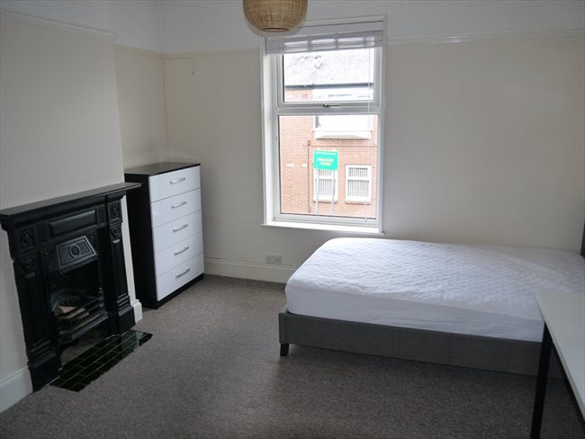 Room to rent in Lenton Abbey - DOUBLE BED AVAILABLE IN STUDENT HOUSE IN BEESTON - Image 7