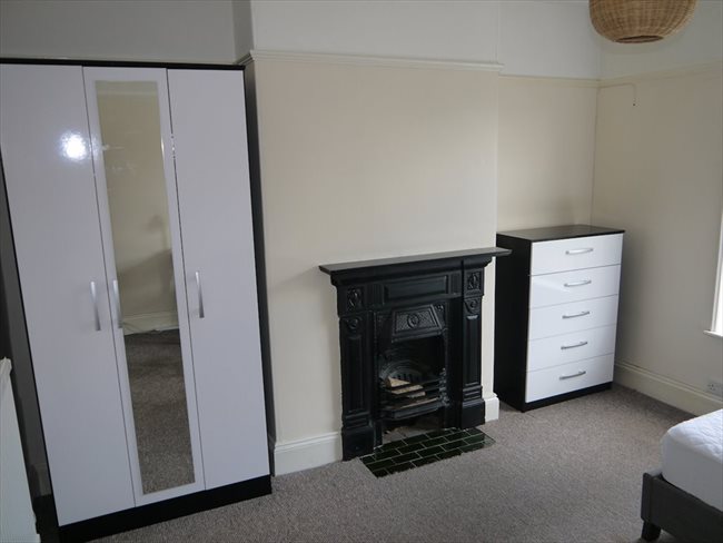 Room to rent in Lenton Abbey - DOUBLE BED AVAILABLE IN STUDENT HOUSE IN BEESTON - Image 8