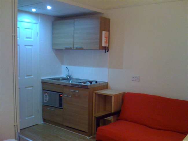 Room to rent in Forrest Fields - STUDENTS. Studios single/double/couple £100/£105/£130 inc bills - Image 2
