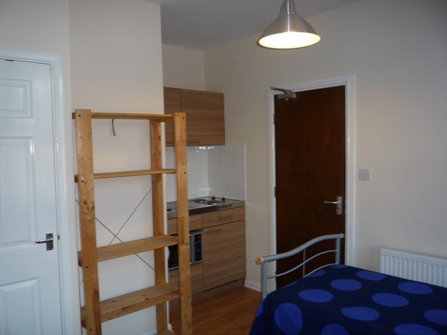 Room to rent in Forrest Fields - STUDENTS. Studios single/double/couple £100/£105/£130 inc bills - Image 4