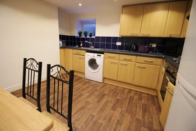 Room to rent in Headingley - Fantastic professional house share in Headingley £395pcm including bills - Image 1