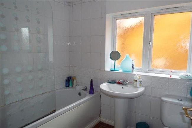 Room to rent in Croxteth - Professional houseshare Kirkby - close to AIntree hospital - Image 3