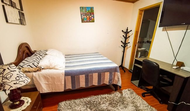 Habitacion en arriendo en Bogotá - Habitaciones para universitarios ,extranjeros y viajeros | CompartoApto - Image 1