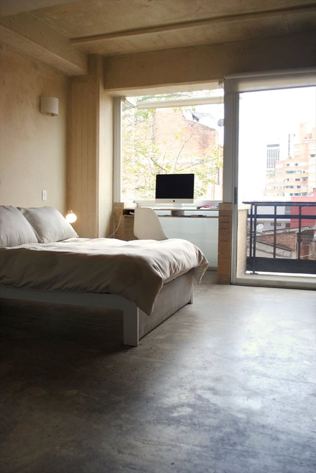 Habitacion en arriendo en Bogotá - Aparta-Estudio Privado de Lujo en La Macarena | CompartoApto - Image 4