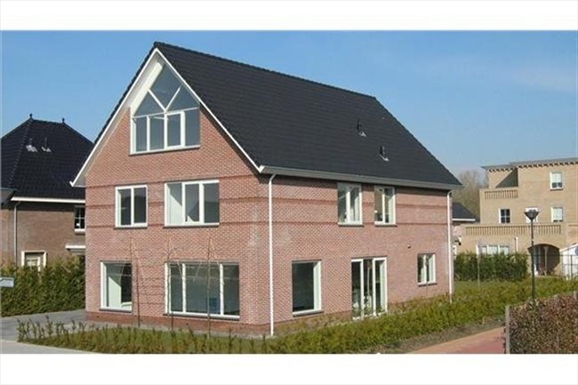 Kamers te huur in Lelystad - Luxe ruime kamer 25 m2 in vrijstaande woning | EasyKamer - Image 1