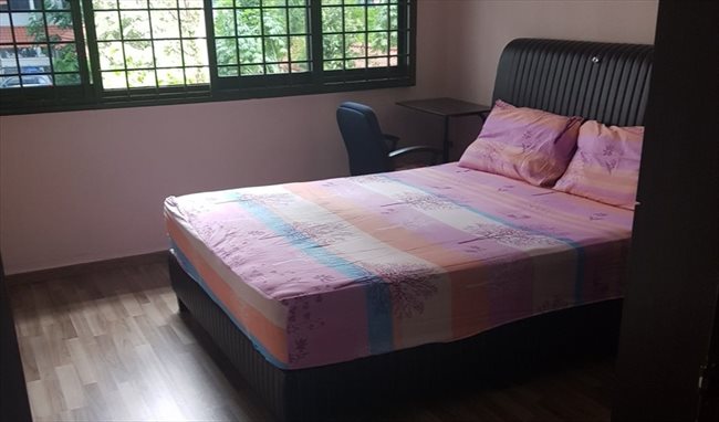 Room for rent in Lakeside - Indian House - Spacious Common Room - Image 1