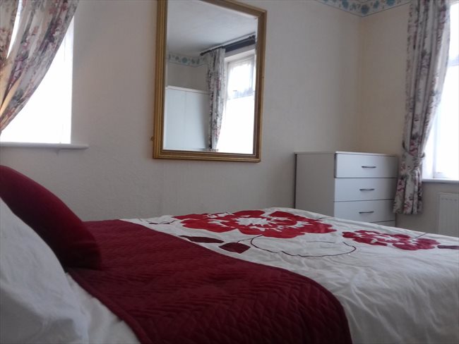 Room to rent in Duston - PARKING,FAST WIFI,REFURBISHED HOUSE NEAR SIXFILDS - Image 3