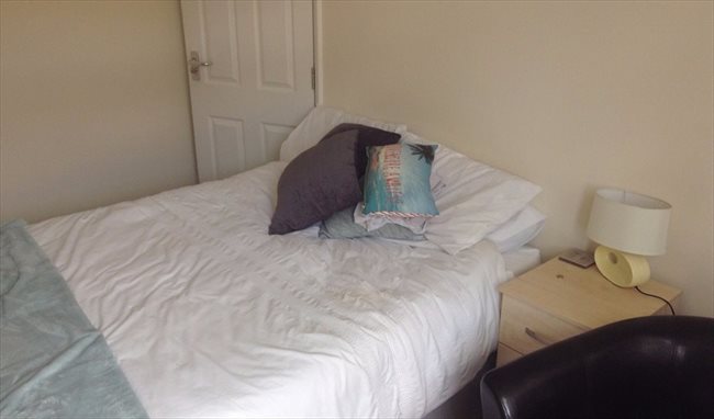 Room to rent in Tooting - 4 Double Rooms Available near Mitcham Eastfield - Image 1