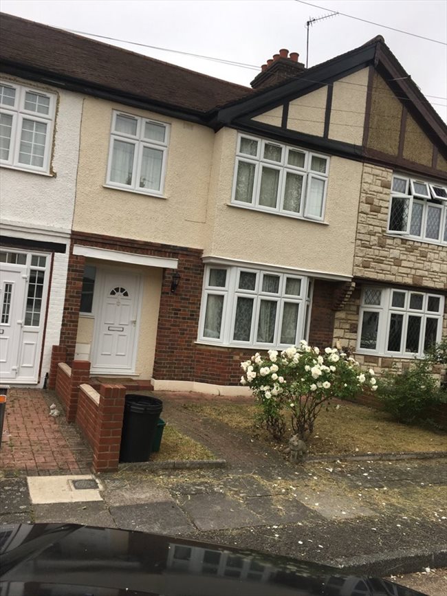 Room to rent in Tooting - 4 Double Rooms Available near Mitcham Eastfield - Image 2