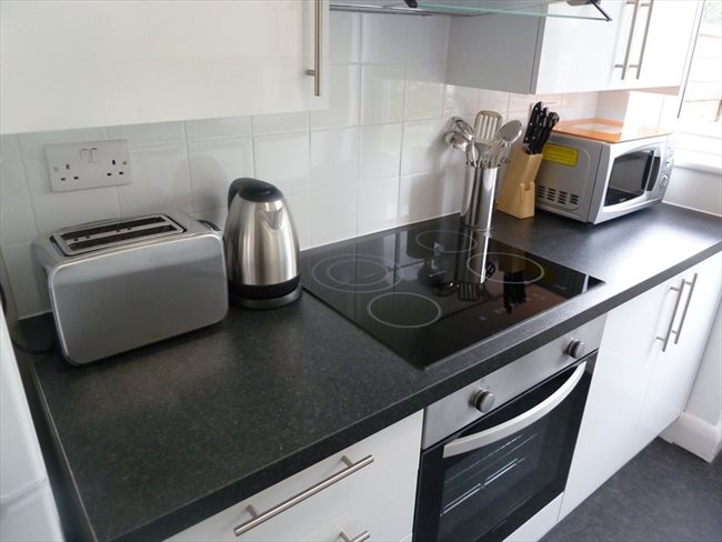 Room to rent in Tooting - 4 Double Rooms Available near Mitcham Eastfield - Image 3