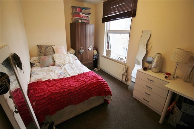 Room to rent in Headingley - Modern and Central Headingley Student House Share Available from 1st July BILLS INCLUDED - Image 8