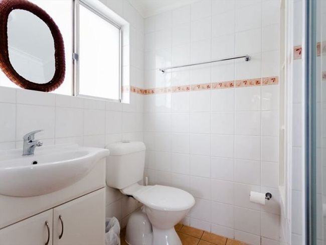 Room to rent in Araluen - Large House for Easy Going Professionals - Image 4