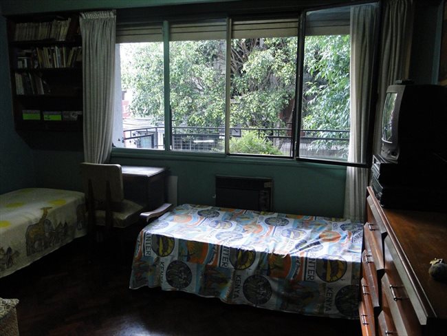 Habitacion en alquiler en Buenos Aires - Prolijo y amplio cuarto en un departamento Almagro | CompartoDepto - Image 2