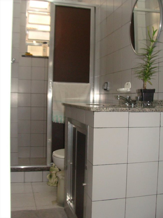 Aluguel kitnet e Quarto em Copacabana - Quarto casal aconchegante; | EasyQuarto - Image 4