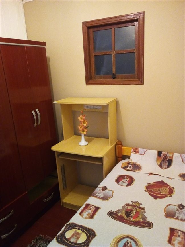 Aluguel kitnet e Quarto em Porto Alegre - Quarto individual mobiliado em ótima casa | EasyQuarto - Image 1