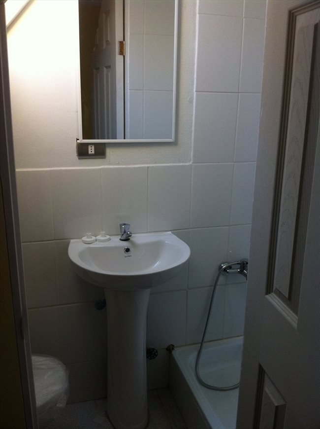 Pieza en arriendo en Chillán - Excelentes Habitaciones Centrales, Baño Privado. Muy Cerca de: Hospital, UBB, UdeC, Centro de Chillá | CompartoDepto - Image 4