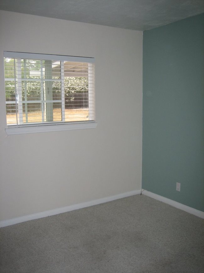 Room for rent in Moorpark - Cute 3 bedroom house, looking for a 3rd housemate - Image 2