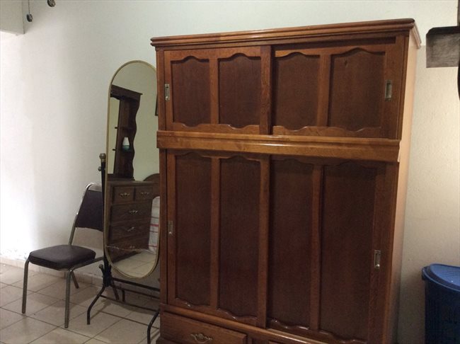 Cuarto en renta en Calle Ignacio Vallarta, Monterrey - Asistencia señoritas foráneas | CompartoDepa - Image 2
