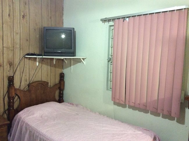 Cuarto en renta en Calle Ignacio Vallarta, Monterrey - Asistencia señoritas foráneas | CompartoDepa - Image 5