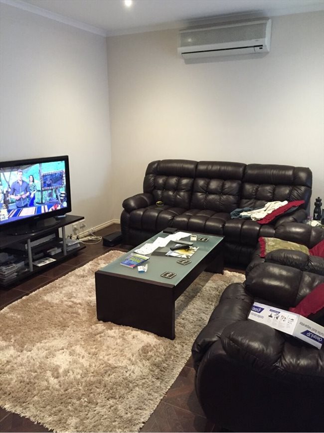 Room to rent in Figtree Walk, Lyndhurst - $200 includes gas water & electricity - Image 5
