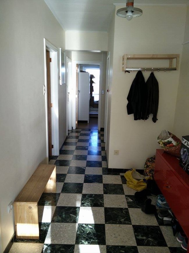 Colocation à Place Mattéotti, La Louvière, Hainaut - petite chambre dans appartement meublé au 4e étage d'un immeuble | Appartager - Image 6